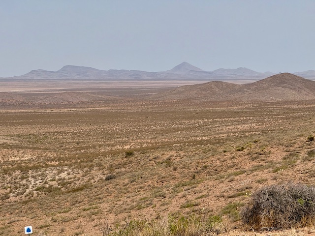 desert and mountains on the cdt
